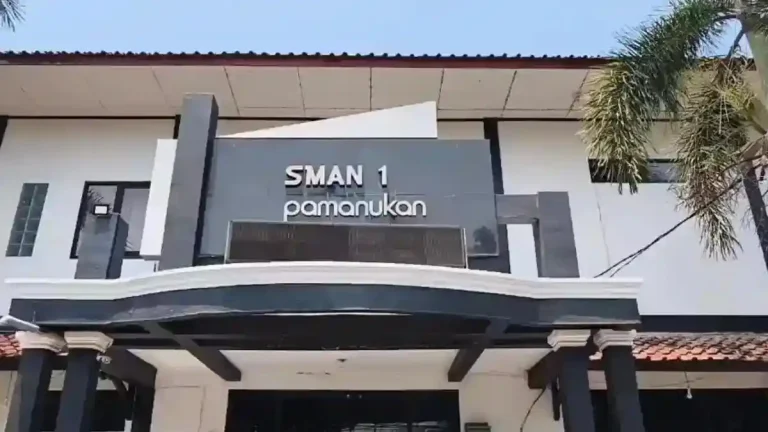 Geger-di-SMAN-1-Pamanukan-Subang-Ribuan-Siswa-Demo-soal-Dugaan-Pelecehan-hingga-Kejar-Wakasek