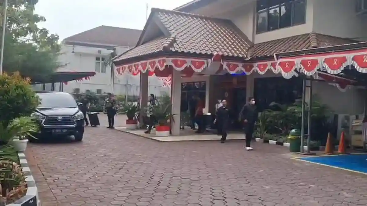 Penyidik-KPK-menggeledah-Kantor-BKPSDM-Kabupaten-Bogor