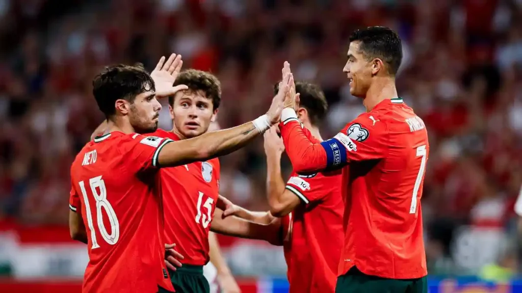 Pesepak-bola-timnas-Portugal-Cristiano-Ronaldo-melakukan-selebrasi