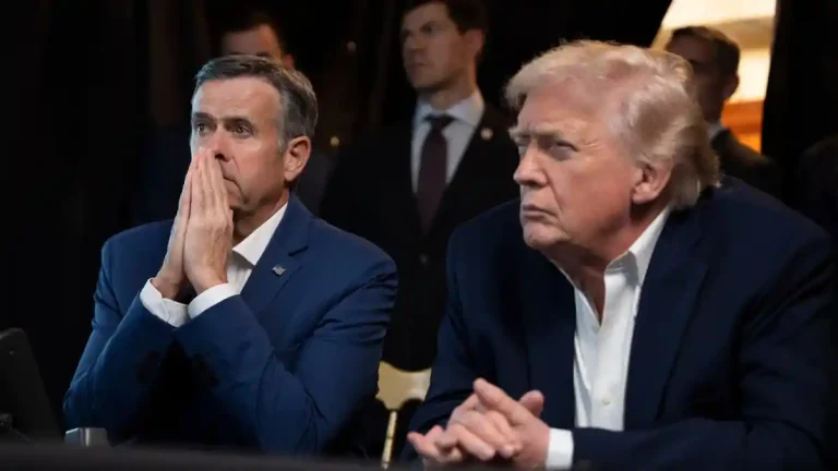 Presiden-Donald-Trump-bersama-Direktur-CIA-John-R1atcliffe-memantau-oper