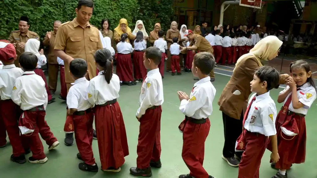 Siswa-Tetap-Semangat-Masuk-Sekolah-Setelah-Libur-Lebaran-2026_20260330_122954