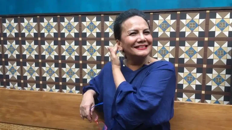 christine-hakim-saat-ditemui-di-kawasan-queens-head-kemang