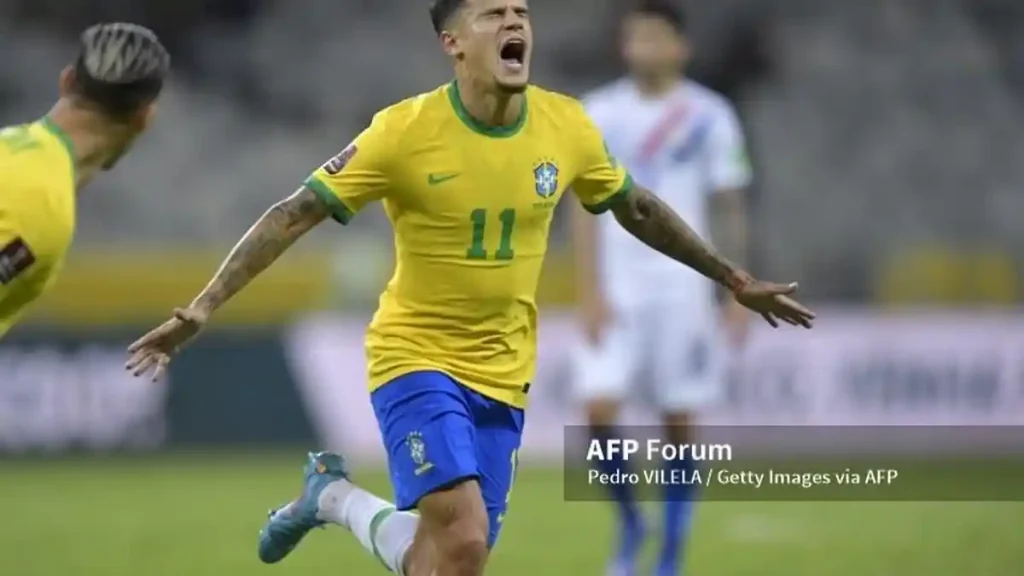 coutinho-dari-brasil-merayakan-setelah-mencetak-gol