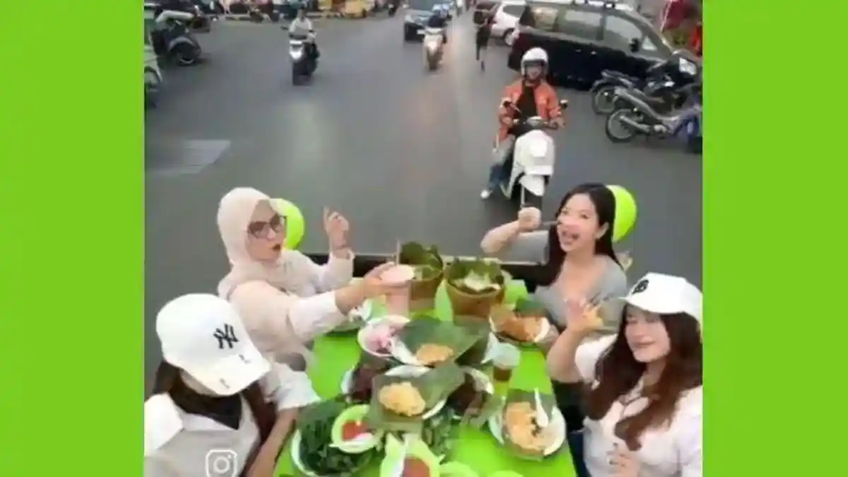 makan-bersama-di-mobil-pikap