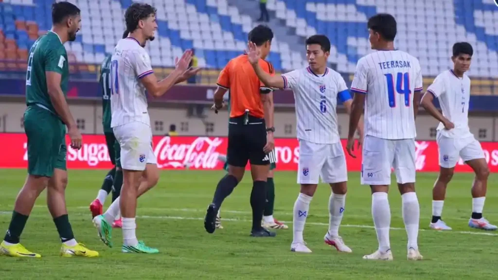 para-pemain-Thailand-merayakan-gol-saat-melawan-Pakistan-di-FIFA-ASEAN-Cup-2026